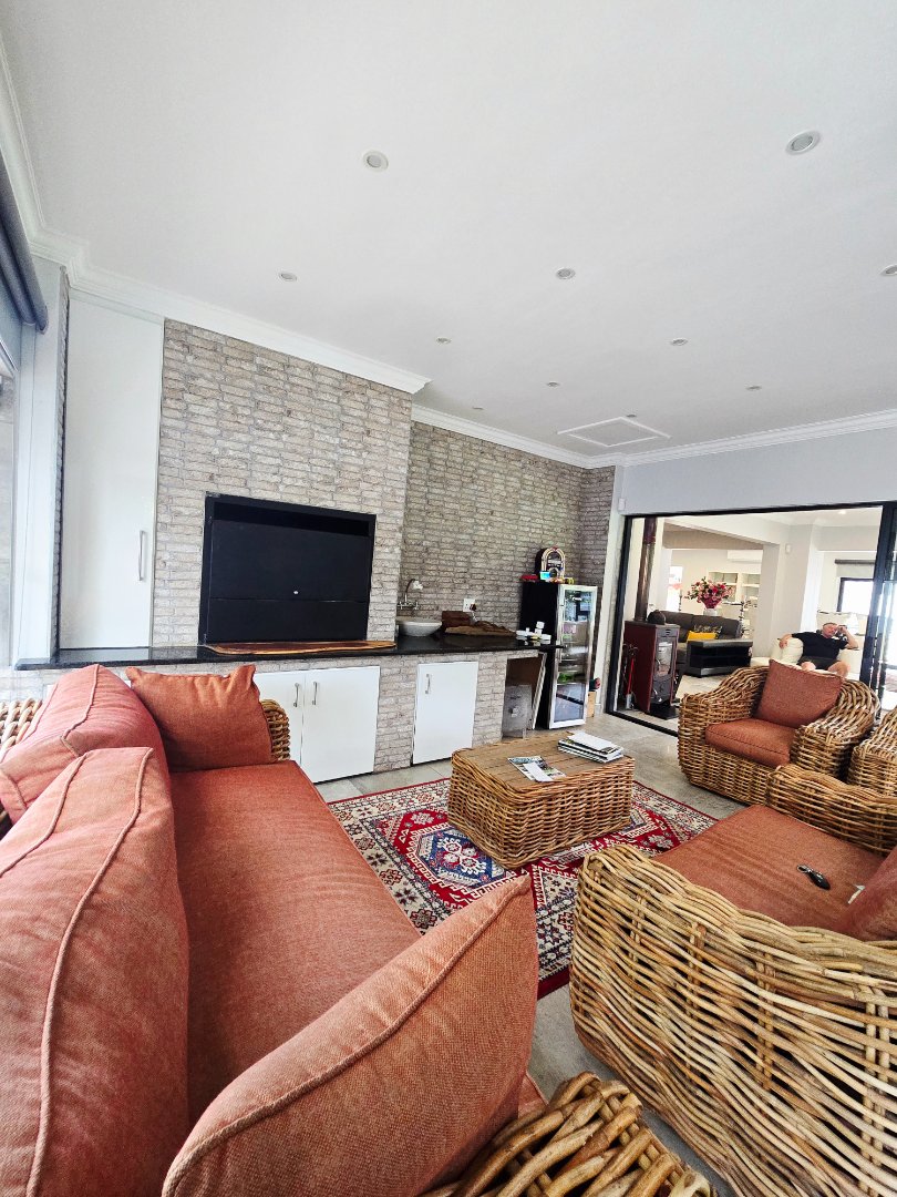 6 Bedroom Property for Sale in Wilkoppies North West